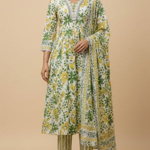 Pink Floral Printed Kurti Pant Dupatta Set for Women | Elegant Cotton Daily & Festive Ethnic Wear - Pink Floral Kurti - Breakup Clothes